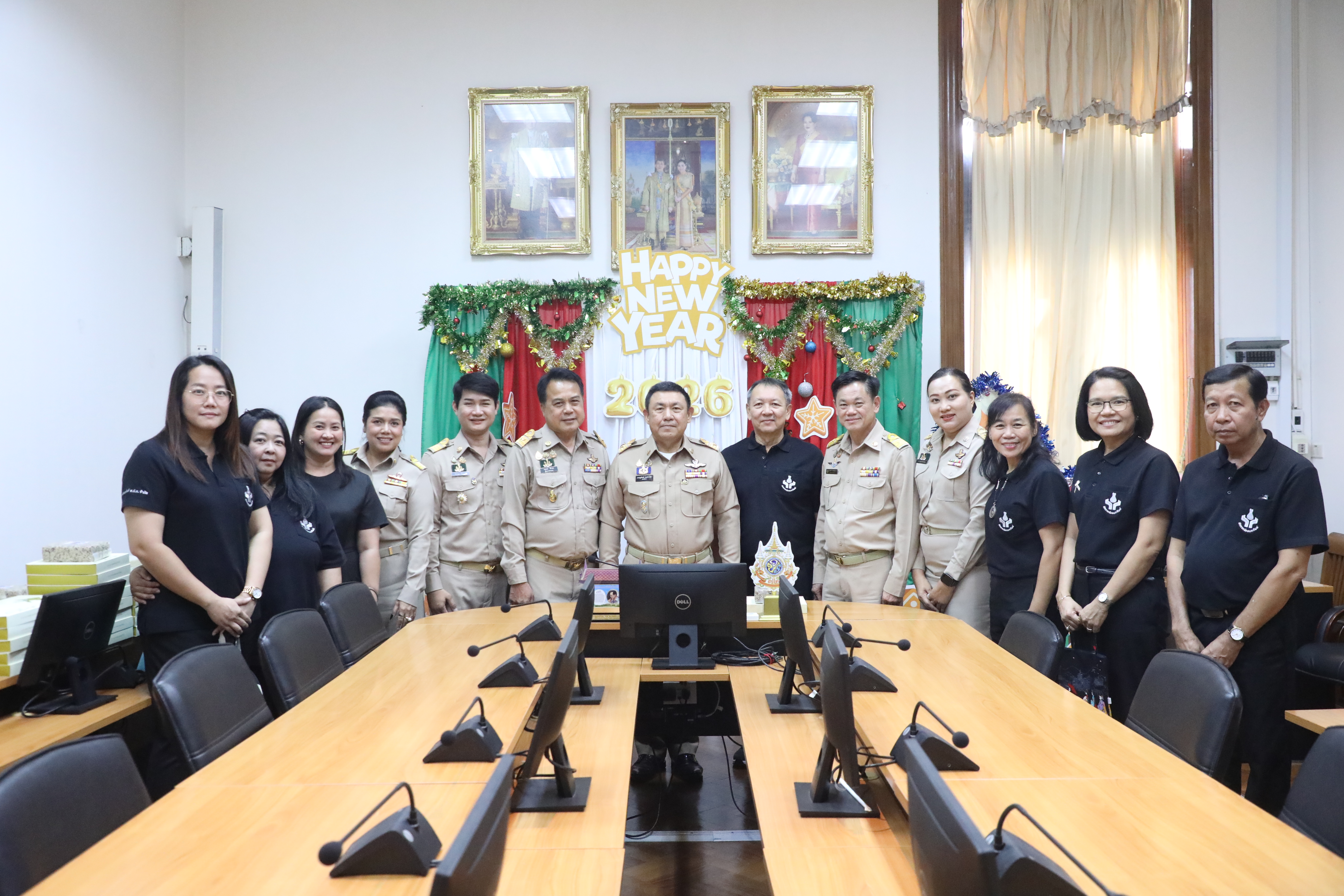 title - ส.ป.ก. ร่วมกัน สวัสดีปีใหม่ ผู้บริหารสำนักงานการปฏิรูปที่ดินเพื่อเกษตรกรรม พร้อมรับพรต้อนรับปีใหม่ 2569